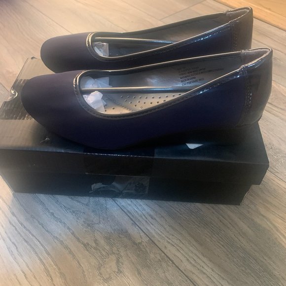 NWT LONDON FOG CHESTER NAVY NEOPRENE DRESS WEDGE 7W (WIDE) - Picture 1 of 11